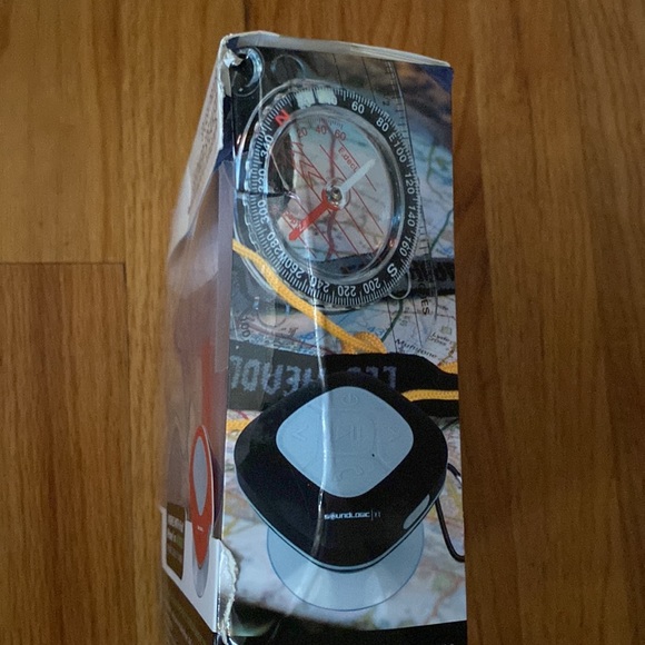 New Soundlogic Bluetooth Splash Proof Shower Speaker with FM Radio & Carabiner - Picture 3 of 4